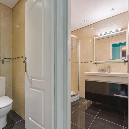 South Paradise Club Paraiso 404 * 阿德耶